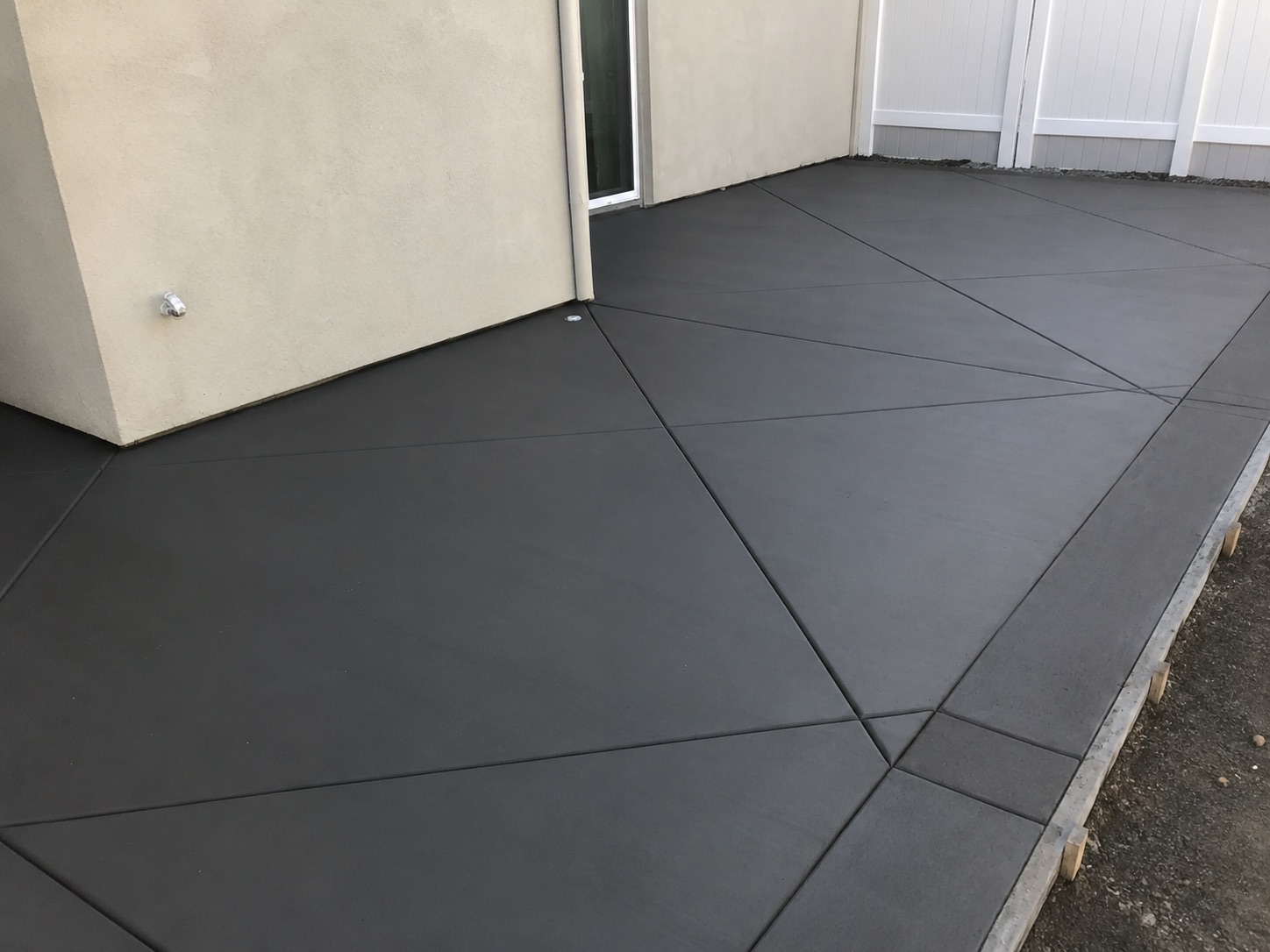 Mixing and applying integral color to concrete