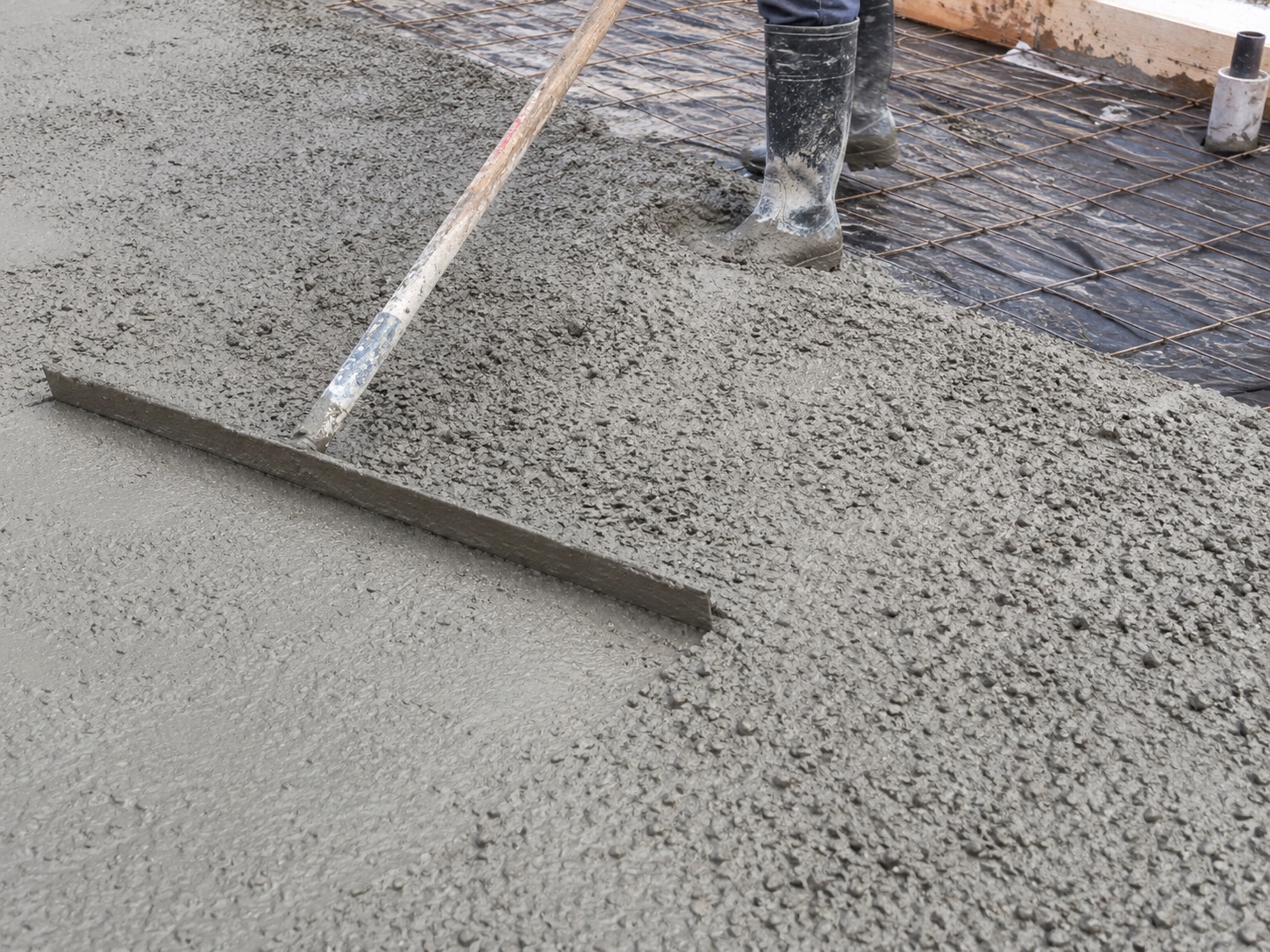 Rebar and mesh reinforcement set for a concrete slab
